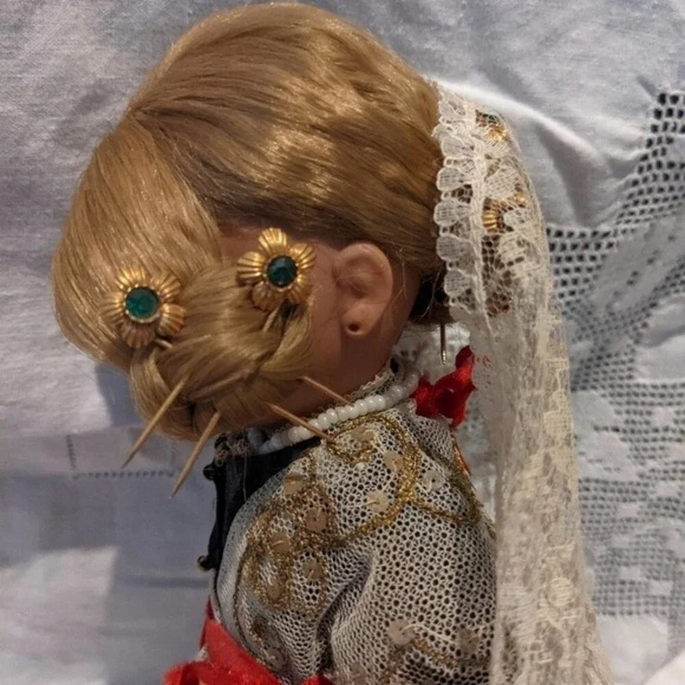Vintage Linda Pirula with regional Valencian costume